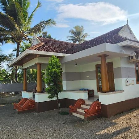 Punerjeni Homes Alappuzha Экстерьер фото