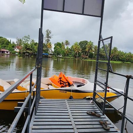 Punerjeni Homes Alappuzha Экстерьер фото
