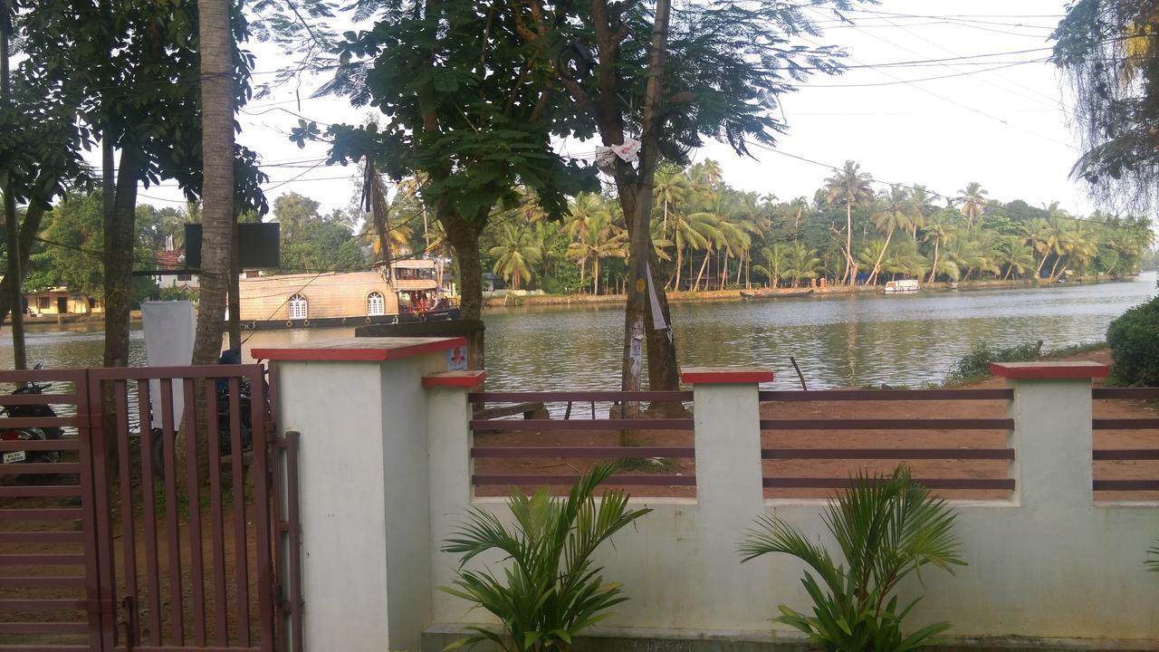 Punerjeni Homes Alappuzha Экстерьер фото
