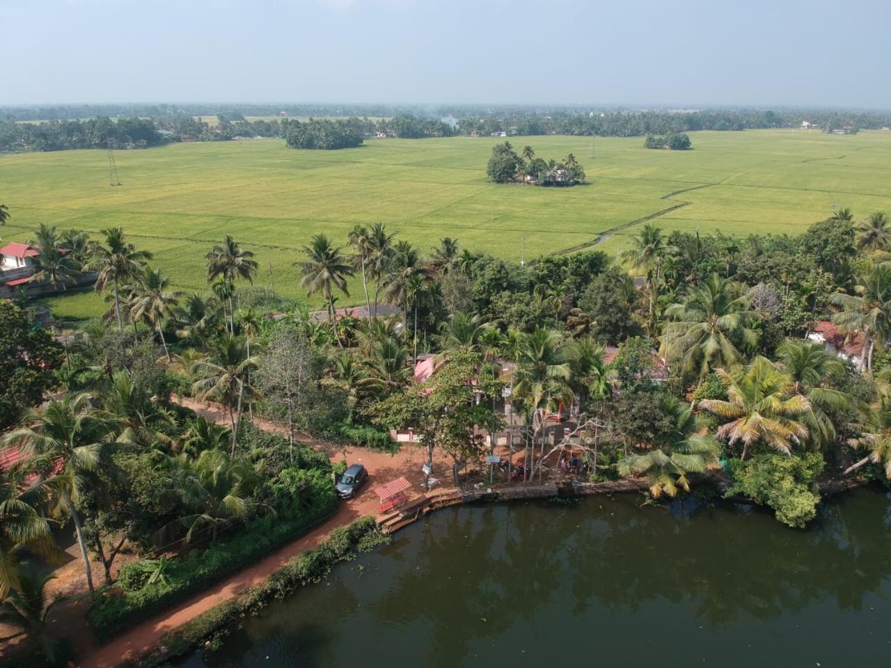 Punerjeni Homes Alappuzha Экстерьер фото