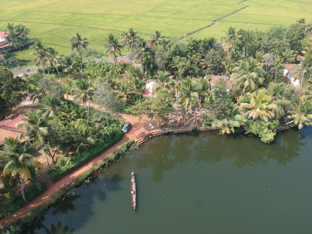 Punerjeni Homes Alappuzha Экстерьер фото