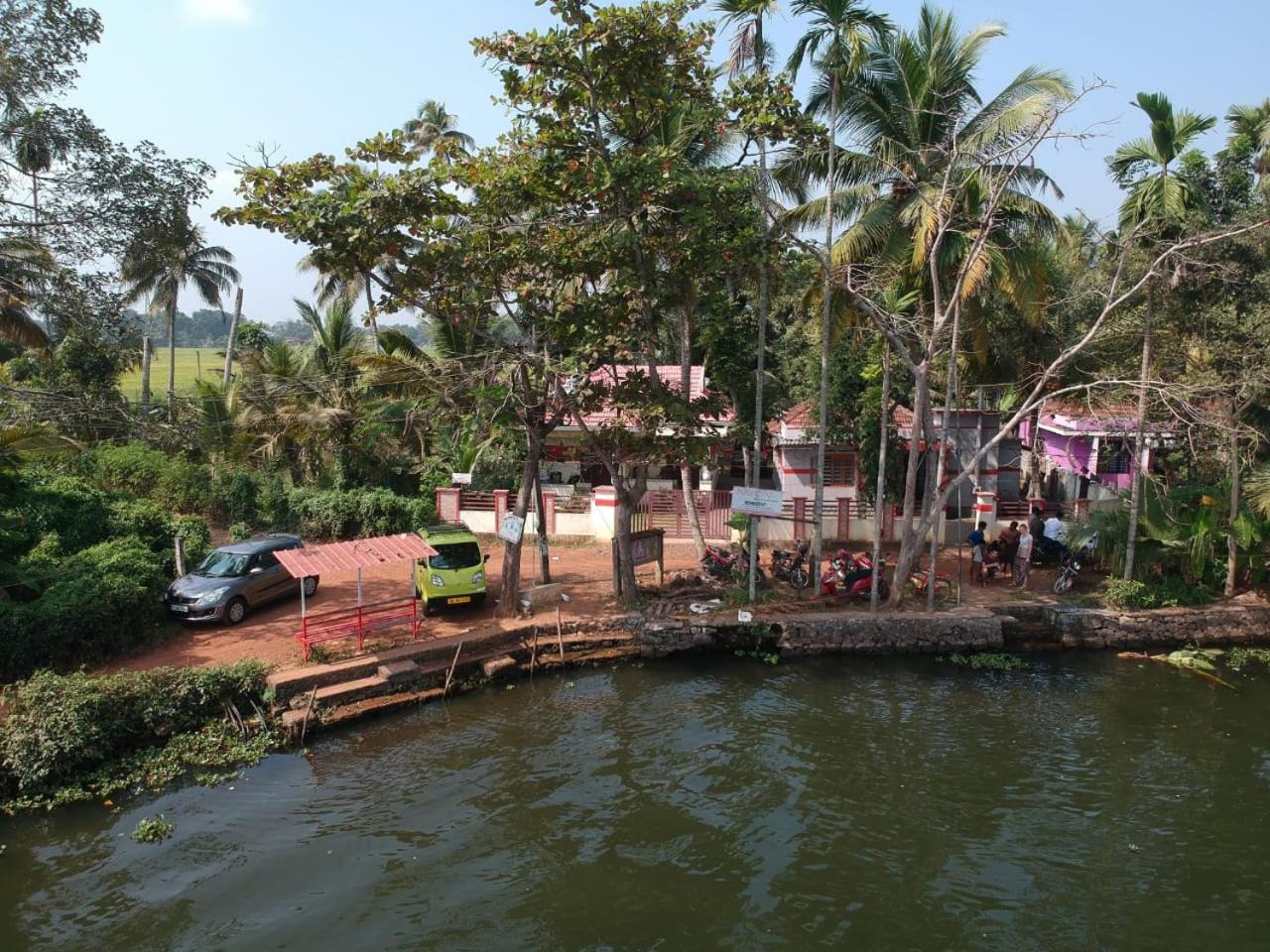 Punerjeni Homes Alappuzha Экстерьер фото